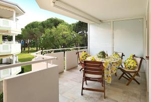 Villaggio Olimpia-Perseo, with a large wooded park, 3 swimming pools, tennis courts and a bar