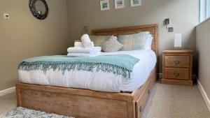 Townhouse, Sleeps 4 - 2 Min Walk to The Harbour!