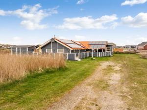 Holiday Home Doris - 150m from the sea by Interhome