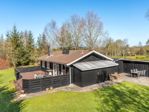 Holiday Home Hughlek - from the sea by Interhome