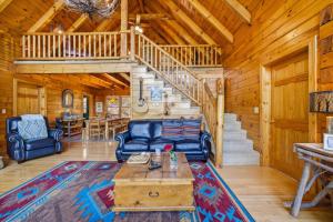 Mountain View Log Cabin w Hot Tub and Foosball