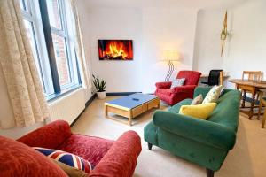 Garden View Beach Apartment - Sleeps 4 - Free Parking - Walk to Beach