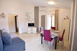 Modern poolside flat with game room acess