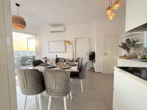 Luxury Penthouse with Pool & Terrace for 6 Guests