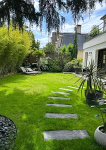 Beautiful family villa near Paris 5 bedrooms, 10 people