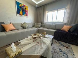 Agadir centre Appartement luxe 2 chambres balcon vue panoramique exceptionnelle proche plage