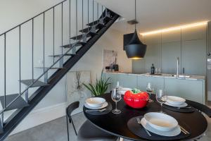Boutique Duplex Private Balcony Monumental View