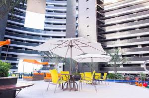 Apartamento beira-mar com piscina