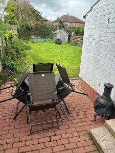 Cosy 3 Bed house with garden 5 min walk from Doncaster Racecourse