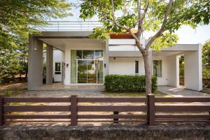 Rayong Pool Villa Near Mae Ramphueng Beach
