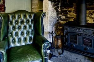 Nutclough Cottage - Log Fire and Valley View