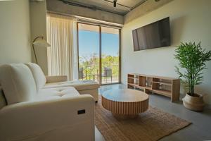 The Nomad Getaway 1B 1BA Surf Condo