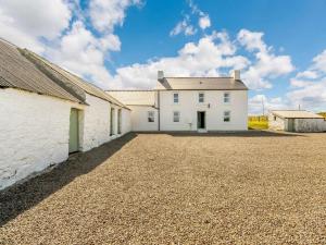 3 Bed in Haverfordwest oc-88892