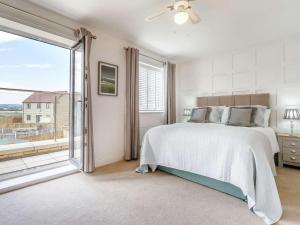 4 Bed in Whitby oc-89533