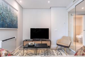 Chic Central Madrid Apartment with Light