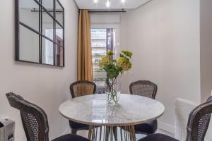 Chic Central Madrid Apartment with Light