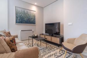Chic Central Madrid Apartment with Light