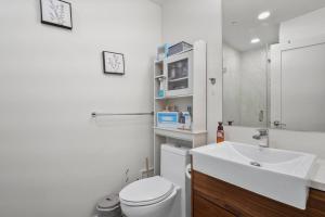 Cozy Family 2BR w Rooftop Patio in North Van