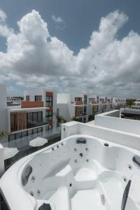 Rooftop Jacuzzi Condo