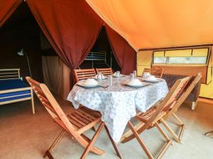 Bracelands - Safari Tent 3
