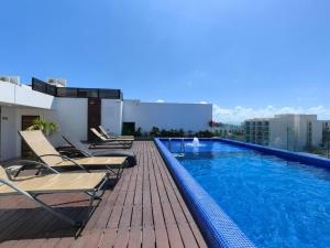 Icono 208 by Booking Guys Riviera