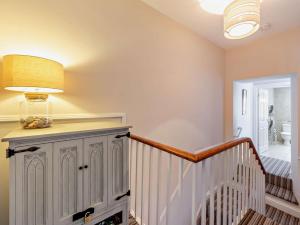 3 Bed in Tenby oc-fb283