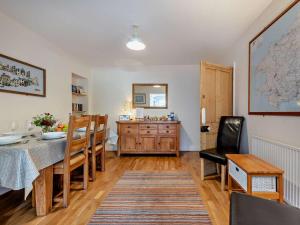 3 Bed in Tenby oc-fb283