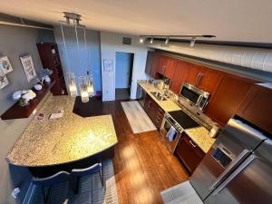 Luxury Furnished 1BR Condo in The Heart of the City