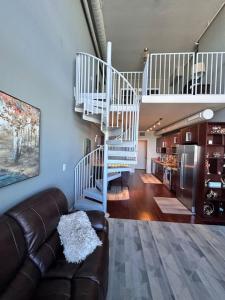 Luxury Furnished 1BR Condo in The Heart of the City
