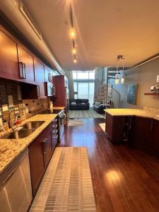 Luxury Furnished 1BR Condo in The Heart of the City