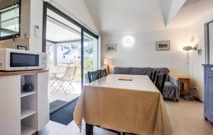 3 Bedroom Beautiful Home In Meschers-Sur-Gironde