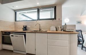 3 Bedroom Beautiful Home In Meschers-Sur-Gironde