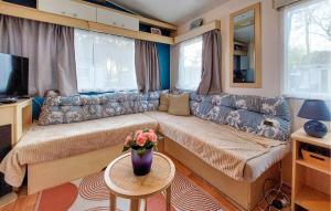 Lovely Stacaravan In La Tremblade