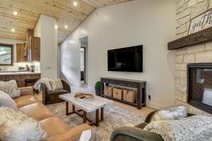 Modern Luxury in Torreon w HOT TUB!