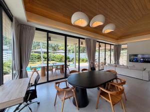 MoonLight Villa - 3BR Tropical Pool Retreat