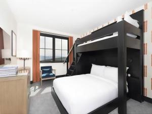 3BR Lockoff Luxury Residence