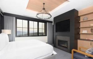 3BR Lockoff Luxury Residence