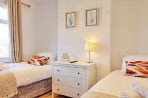 Stylish 3-Bed Home with Garden - Parking - Wi-Fi LMV Property