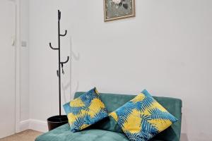 Stylish 3-Bed Home with Garden - Parking - Wi-Fi LMV Property