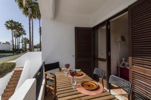 Cozy 2BR Apartment in Albufeira with Balcony, by Hopstays