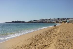 Cozy 2BR Apartment in Albufeira with Balcony, by Hopstays