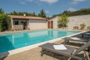 Maison 4 chambres avec piscine à Fontvieille