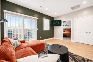 IRIE Living-Cozy Retreat 2BR House with Pool Gym