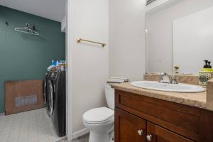 4 Bed Charming and Cozy Lynn Valley Suite