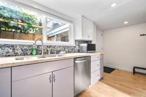 Stylish Garden Suite with Private Entry 1Bed1Bath