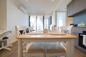 Modern Central 1BR Apt in Rundle Mall w Gym