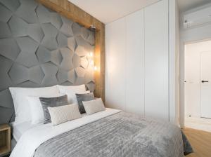 Golden Apartments Warsaw - Luxury 2-Bedroom, Mennica Residence&166