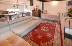 Maison De Village