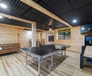 Hot Tub + Game Room | Pet Friendly |10 min to town