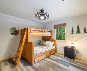 Hot Tub + Game Room | Pet Friendly |10 min to town